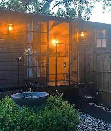 Glen Erin Hut Villa Gillingham  Exterior photo